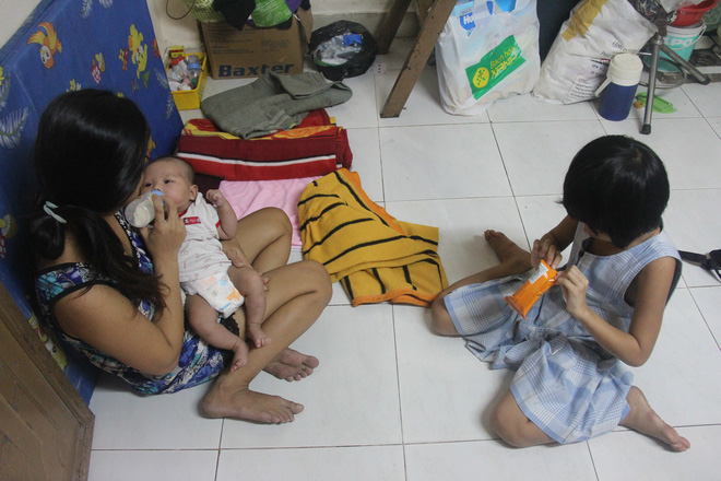 Hơn 150 triệu đã gởi đến gia đình bé gái 7 tuổi bị bố bỏ rơi, phải nghỉ học ở nhà trông em 2 tháng tuổi