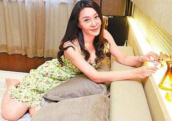 Phận đời buồn tủi của tình đầu Lưu Đức Hoa: 30 năm trôi qua vẫn ôm tình yêu trong ký ức