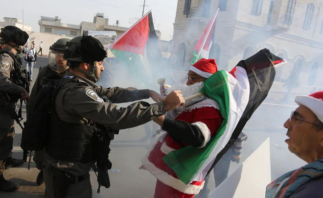 Giáng sinh khói lửa: Người Palestine và quân đội Israel lao vào nhau giữa nơi Chúa ra đời