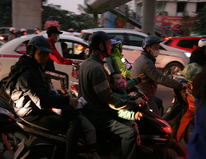 Hà Nội: Tắc đường nghiêm trọng do người dân đi chơi Giáng sinh tăng đột biến