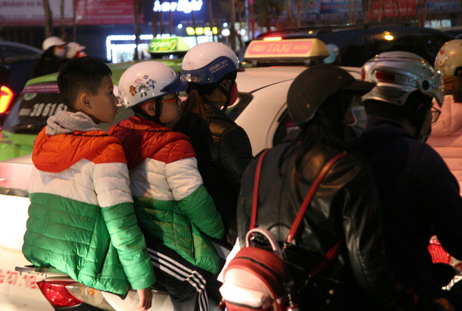 Hà Nội: Tắc đường nghiêm trọng do người dân đi chơi Giáng sinh tăng đột biến