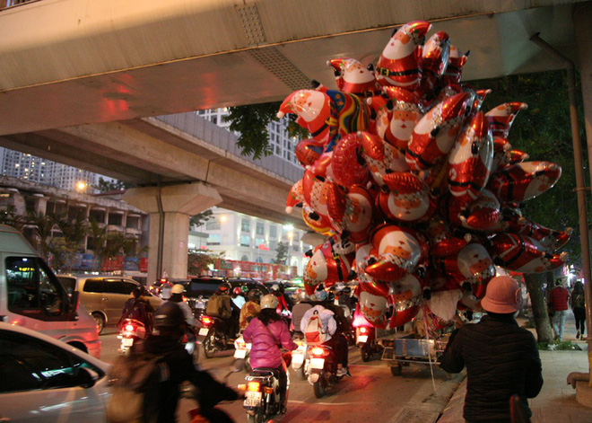 Hà Nội: Tắc đường nghiêm trọng do người dân đi chơi Giáng sinh tăng đột biến