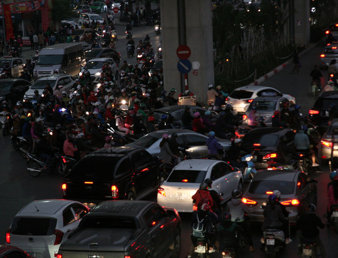 Hà Nội: Tắc đường nghiêm trọng do người dân đi chơi Giáng sinh tăng đột biến
