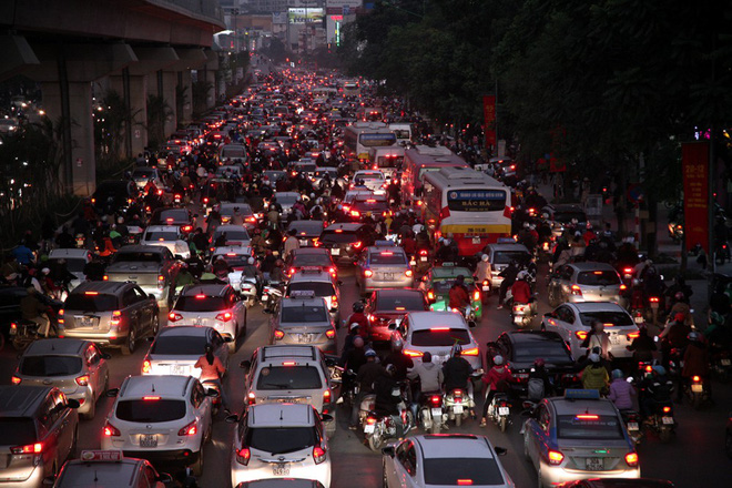 Hà Nội: Tắc đường nghiêm trọng do người dân đi chơi Giáng sinh tăng đột biến