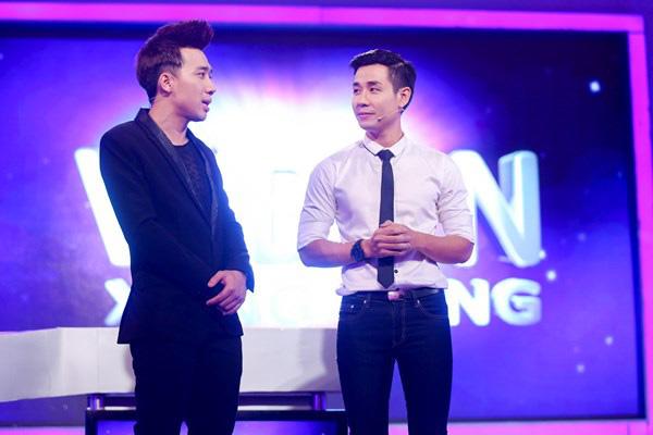 Người nổi tiếng thích vạch áo cho người xem lưng