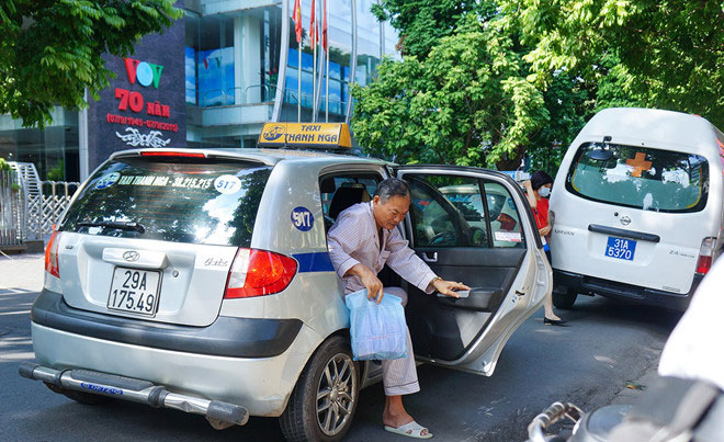 Đến lượt Hiệp hội Taxi TP.HCM kiến nghị coi Uber, Grab là taxi