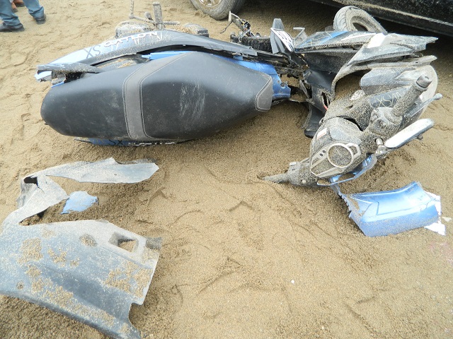 Hà Tĩnh: Xe tải chở cát nổ lốp đâm nát ô tô, xe máy