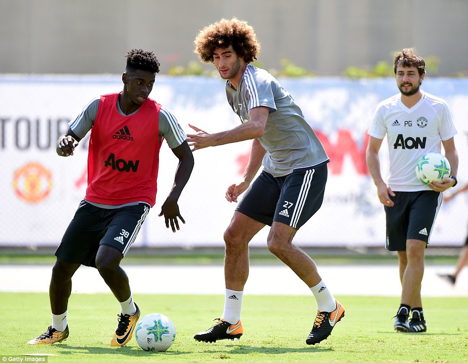 Vì World Cup, Fellaini khước từ M.U, về chơi bóng tại Trung Quốc? Vì World Cup, Fellaini khước từ M.U, về chơi bóng tại Trung Quốc?