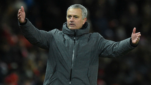MU trì hoãn gia hạn hợp đồng với HLV Mourinho