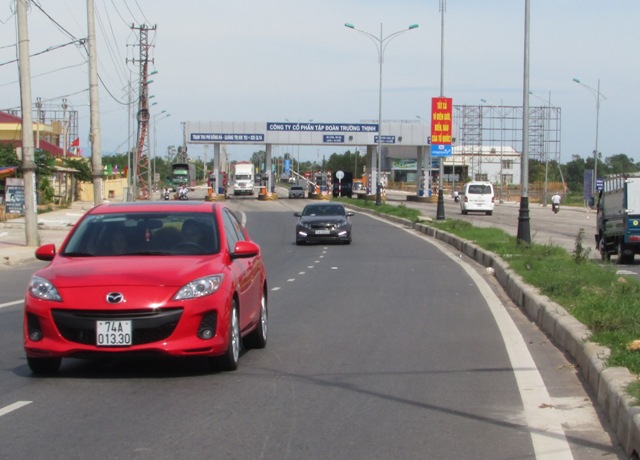 Quảng Trị: Xuất hiện xe dùng tiền lẻ mua vé qua trạm BOT