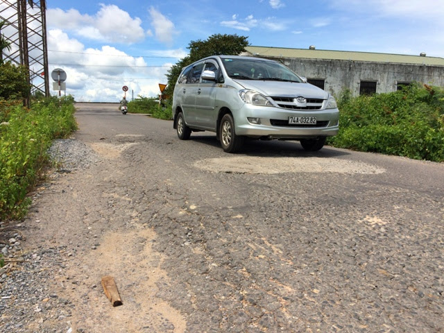 Quảng Trị: Xuất hiện xe dùng tiền lẻ mua vé qua trạm BOT