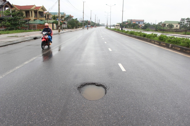 Quảng Trị: Xuất hiện xe dùng tiền lẻ mua vé qua trạm BOT