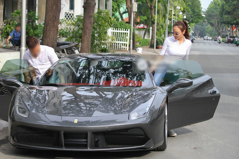 Cường Đô la - Đàm Thu Trang và Subeo đi chơi cuối tuần, nổi bật với siêu xe trên phố Cường Đô la - Đàm Thu Trang và Subeo đi chơi cuối tuần, nổi bật với siêu xe trên phố