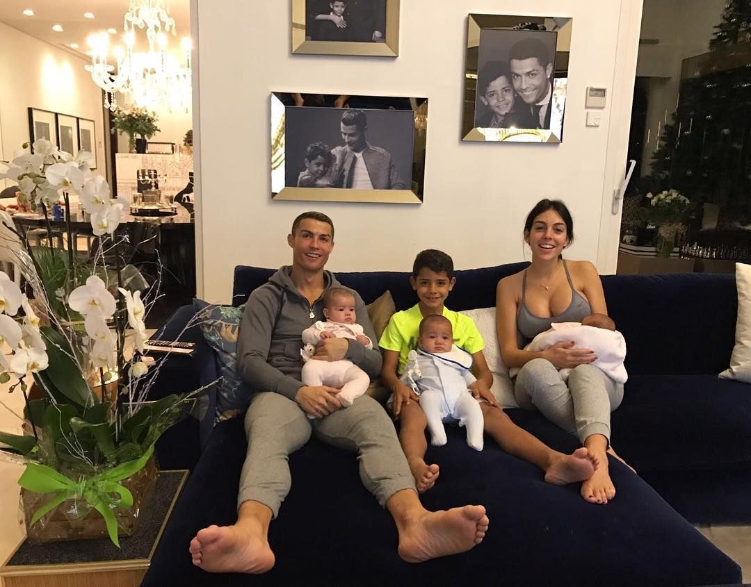 Fan Barca vào Instagram của bạn gái Ronaldo để trêu chọc Fan Barca vào Instagram của bạn gái Ronaldo để trêu chọc