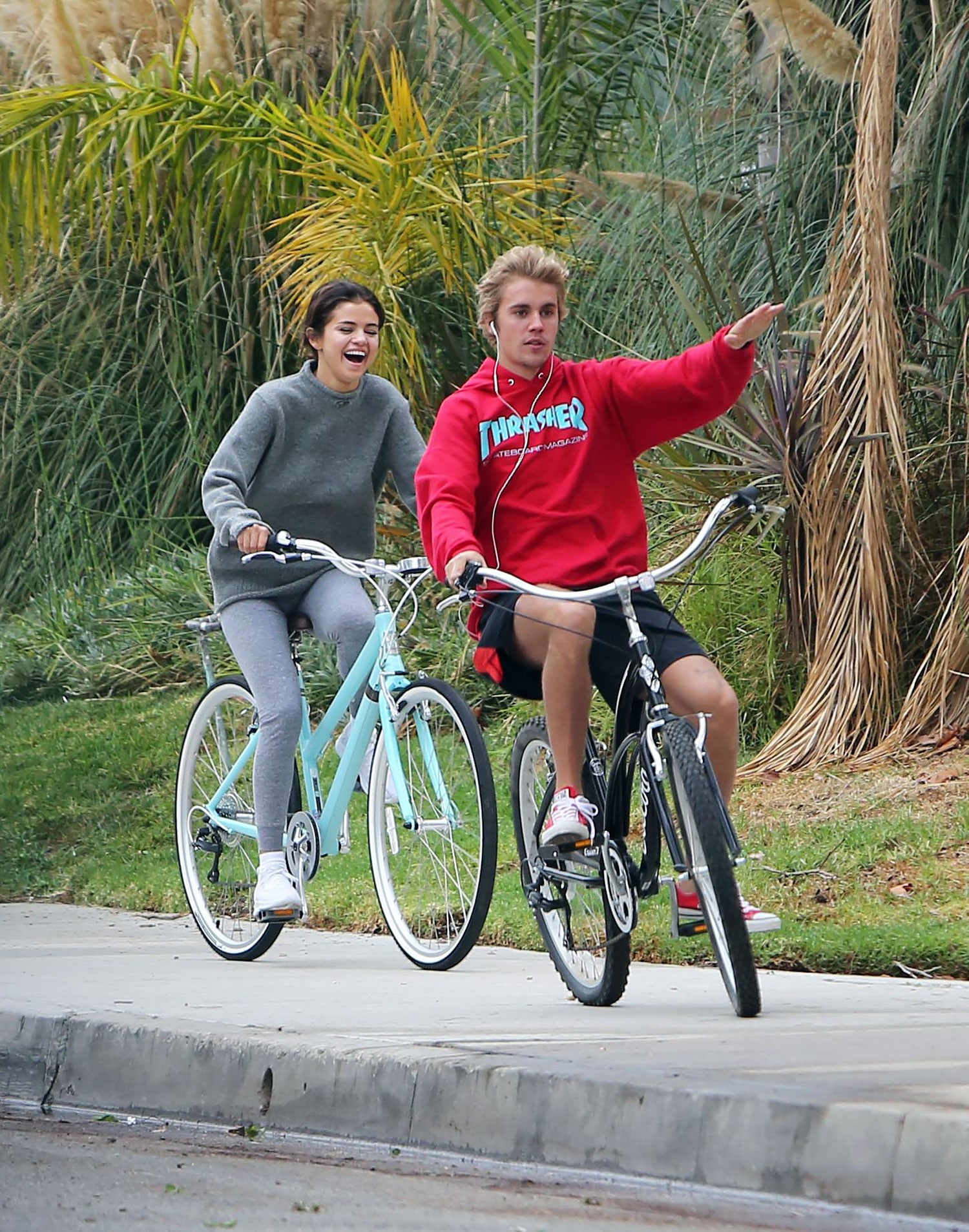 Mẹ Selena Gomez cảm thấy thế nào khi con gái van xin hãy chấp nhận Justin Bieber? Mẹ Selena Gomez cảm thấy thế nào khi con gái van xin hãy chấp nhận Justin Bieber?