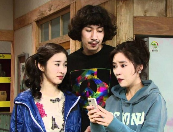 Nhìn bên ngoài phụ huynh có thể khô khan, nói yêu con ra lời thì luôn xấu hổ, nhưng nhắn tin thì tình tứ thế này