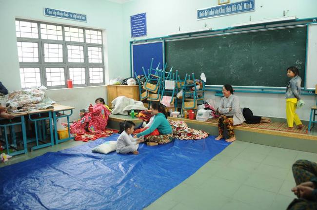 Chùm ảnh: Hàng trăm người dân Cần Giờ sơ tán trước giờ bão số 16 đổ bộ Chùm ảnh: Hàng trăm người dân Cần Giờ sơ tán trước giờ bão số 16 đổ bộ