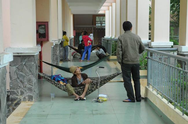 Chùm ảnh: Hàng trăm người dân Cần Giờ sơ tán trước giờ bão số 16 đổ bộ Chùm ảnh: Hàng trăm người dân Cần Giờ sơ tán trước giờ bão số 16 đổ bộ