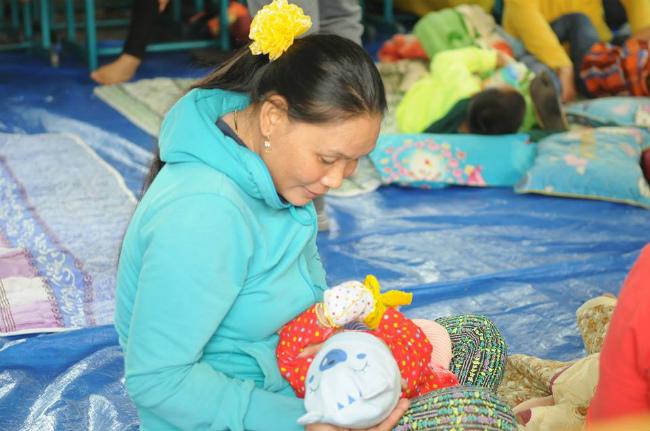 Chùm ảnh: Hàng trăm người dân Cần Giờ sơ tán trước giờ bão số 16 đổ bộ