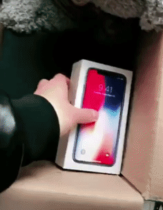 Clip: Không tặng quà thì thôi, đã tặng là phải chuẩn phong cách bạn trai nhà người ta