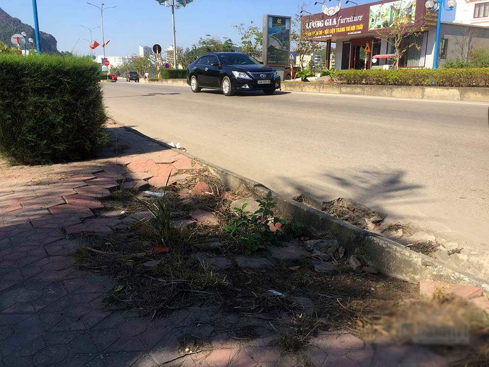 Vỉa hè đường đẹp nhất Hạ Long sụt lún nham nhở Vỉa hè đường đẹp nhất Hạ Long sụt lún nham nhở