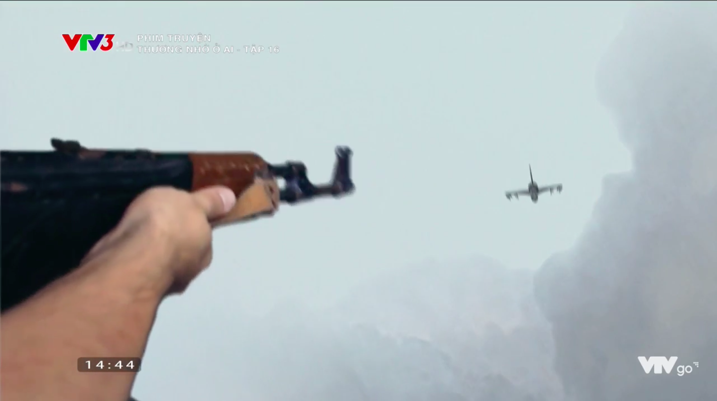 Thương nhớ ở ai 16: Đỏ mặt xem cảnh diễn viên nữ cởi áo tắm tiên