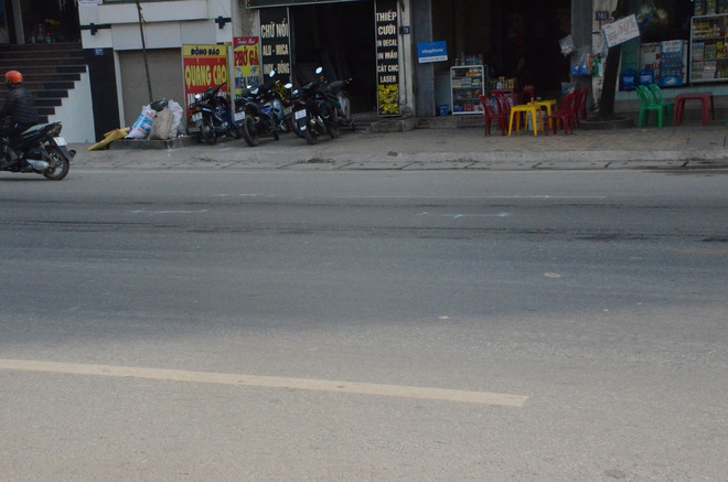 Sau tiếng động cực mạnh, thi thể phụ nữ và trẻ em văng xa gần 40 mét, nằm la liệt giữa đường