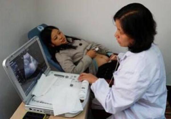 Mẹ bầu hối hận khi sinh non vì thói quen xấu chị em văn phòng rất hay phạm phải