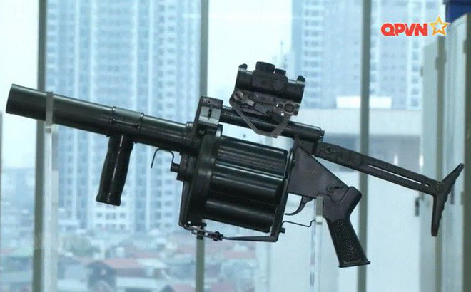 Cận cảnh súng phóng lựu bán tự động MGL-VN1 do Việt Nam chế tạo Cận cảnh súng phóng lựu bán tự động MGL-VN1 do Việt Nam chế tạo