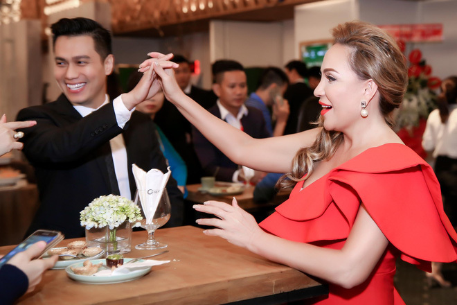 Việt Anh bất ngờ lên tiếng về tin đồn tình cảm với Bảo Thanh Việt Anh bất ngờ lên tiếng về tin đồn tình cảm với Bảo Thanh