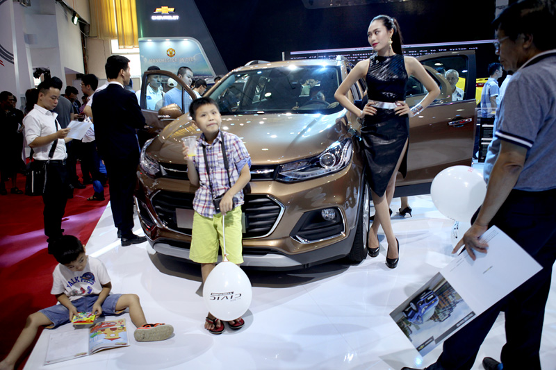 Điều chưa từng có: Ô tô giảm 390 triệu, vô địch 2017