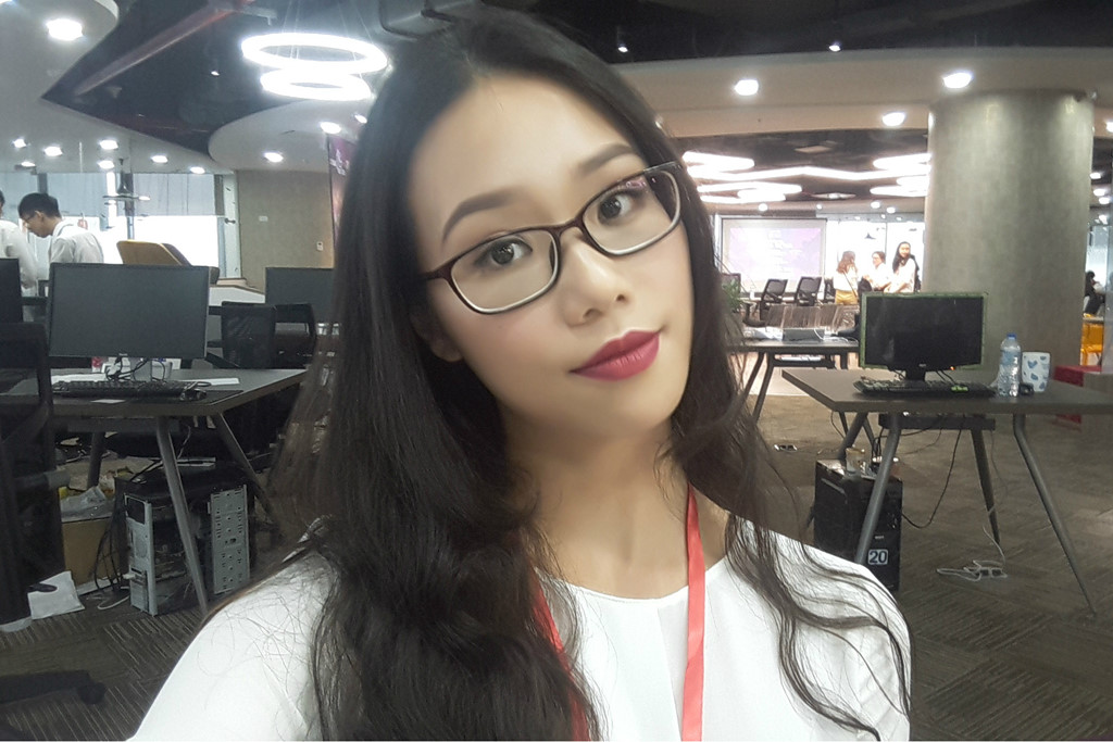 Tân hoa khôi ĐH Ngoại thương: Mình không có ý định tham gia showbiz