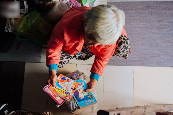 Chuyện về bà cụ tóc trắng, 50 năm theo cái nghiệp bán sách cũ vỉa hè Sài Gòn