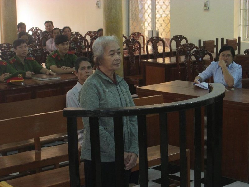 Bị bắt qua ngủ chung, bà cụ 65 tuổi đâm chết bạn trai