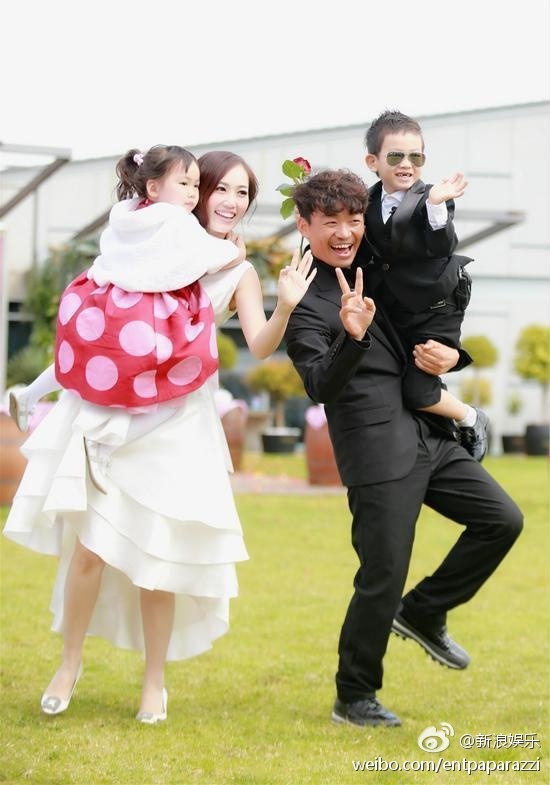 Lên tiếng sau scandal ngủ với quản lý của chồng, vợ sao Thiên hạ vô tặc bị chửi mắng