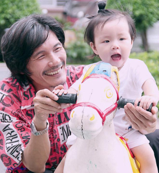 7 ông bố showbiz Việt sung sướng vô bờ khi 50 - 70 tuổi vẫn có con chào đời