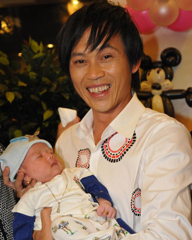 7 ông bố showbiz Việt sung sướng vô bờ khi 50 - 70 tuổi vẫn có con chào đời