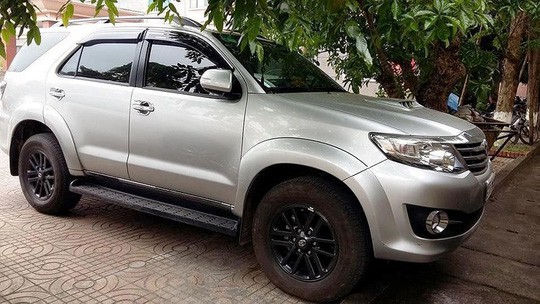 Mải tâm sự, đôi tình nhân bị trộm cả xe Fortuner