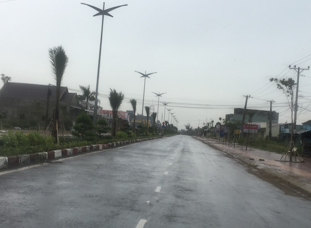 Cảnh hoang vắng khi người dân sơ tán tránh bão