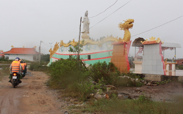 Cảnh hoang vắng khi người dân sơ tán tránh bão