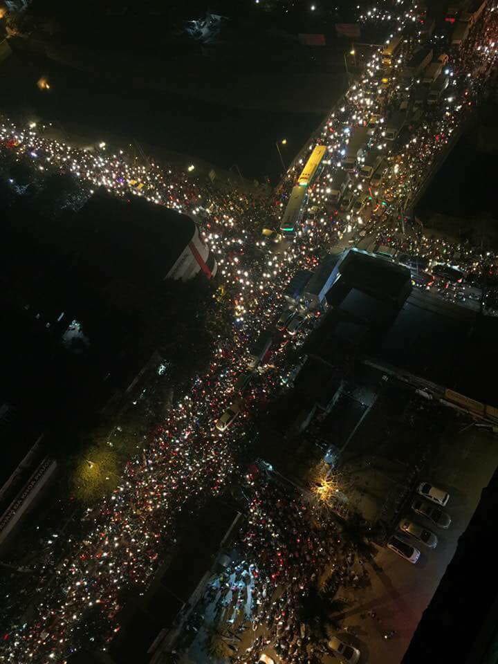 Tắc đường kinh hoàng tại Hà Nội: Người dân chôn chân tại chỗ gần 2h đồng hồ vẫn chưa về tới nhà