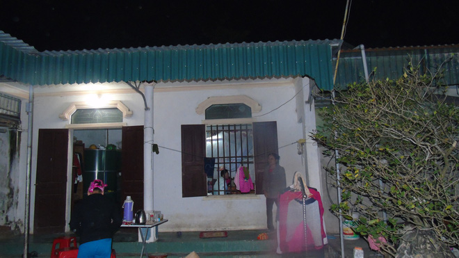 Mẹ tử vong sau 4 ngày đi làm, hai đứa con thơ hàng ngày bắt bố dẫn đi tìm mẹ