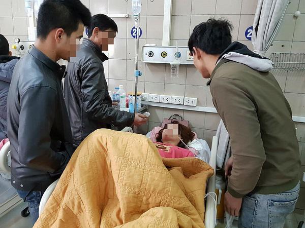 Uống rượu mừng sinh nhật bạn quá đà, cô gái trẻ rơi vào hôn mê, não tổn thương nặng