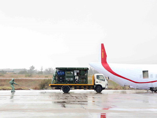 Xem diễn tập chống khủng bố cướp máy bay, uy hiếp con tin Xem diễn tập chống khủng bố cướp máy bay, uy hiếp con tin