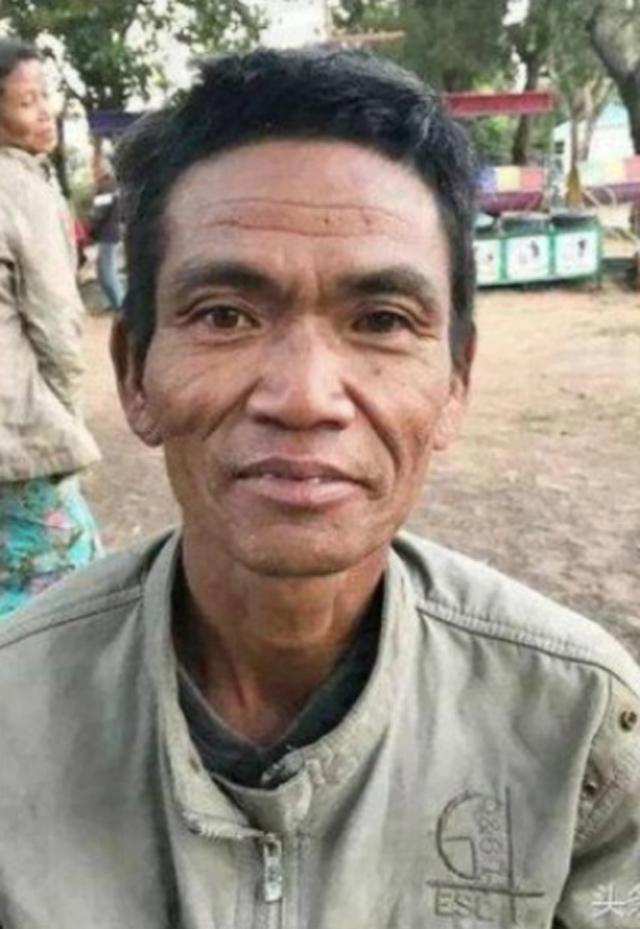 Người đàn ông trở về sau 7 tháng làm lễ hỏa táng khiến cả gia đình choáng váng