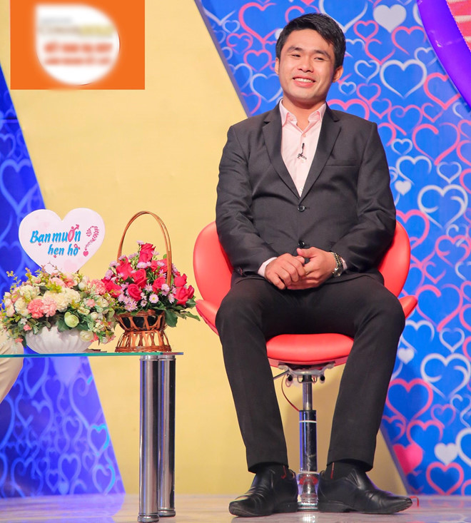 Cô gái mang theo chuối chiên, yêu cầu bạn trai chào sân mới hẹn hò