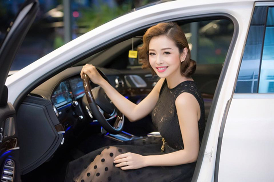 Hoa hậu Jennifer Phạm giàu cỡ nào?