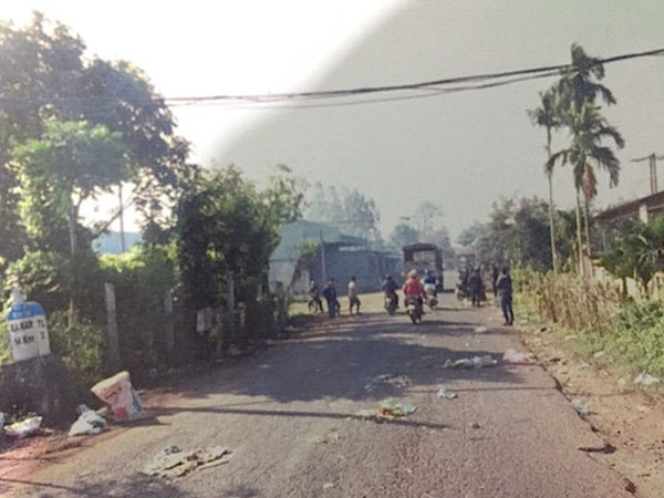 Sau chầu nhậu, 4 thanh niên rủ nhau ra đường chặn xe xin đểu