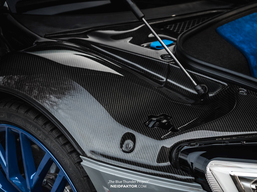 Audi R8 V10 Plus được bọc carbon