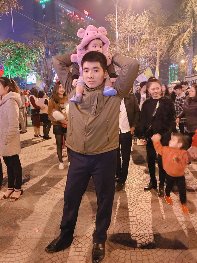 Xem video bố diễn trò cho con ăn, hội chị em phát thèm một anh chồng khéo như thế